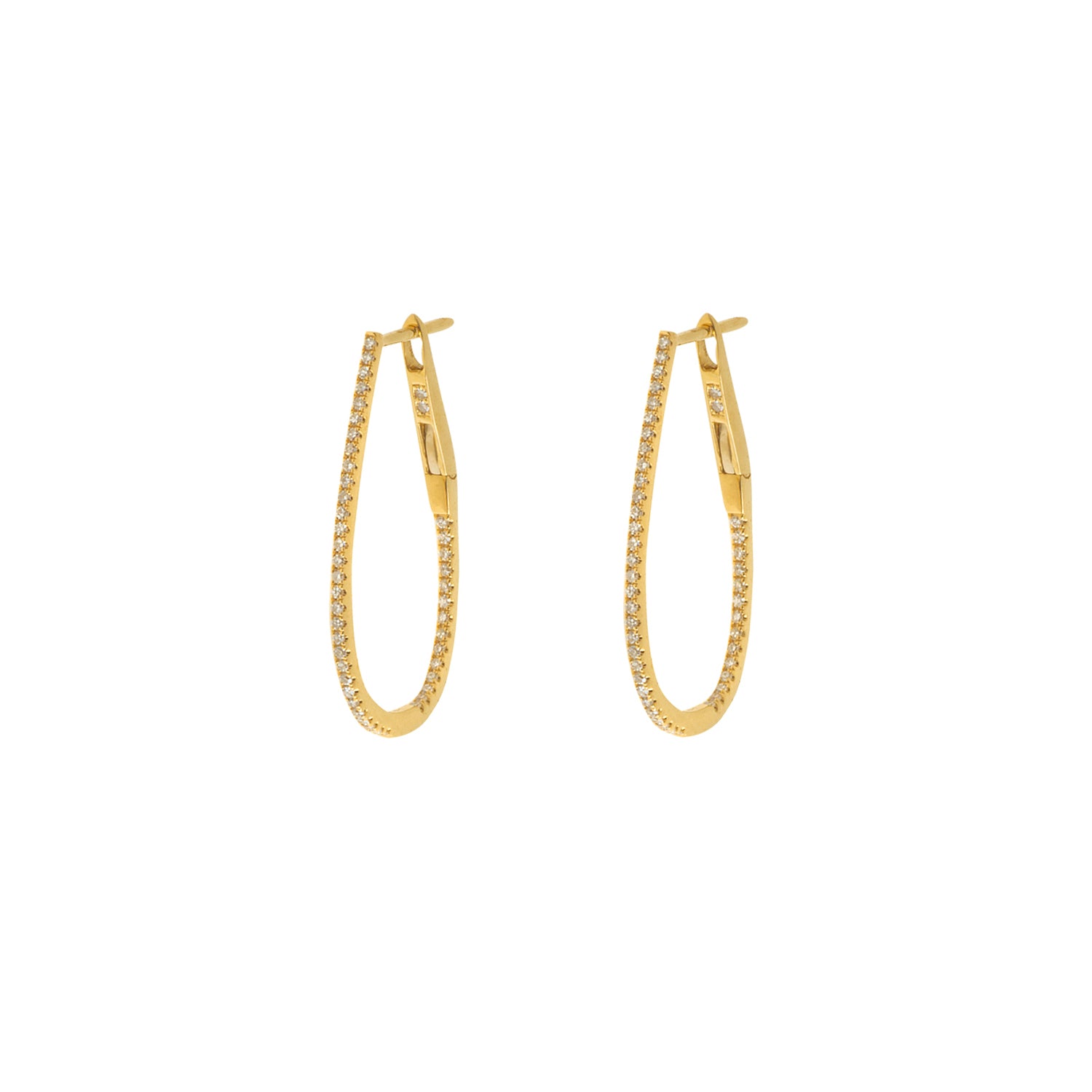 Diamond Hoop earrings. Hoop earrings. Gold hoop earrings. Gold and Diamond hoop earrings. Easy to wear hoops. Diamond hoops. Diamond earrings for gift. Χρυσοί κρίκοι. Διαμαντένιοι κρίκοι. Κρίκος με διαμάντια. Σκουλαρίκια κρίκοι. Σκουλαρίκι για δώρο. Fine jewelry. Anatol. Kifissia. Golden Hall. Athens.
