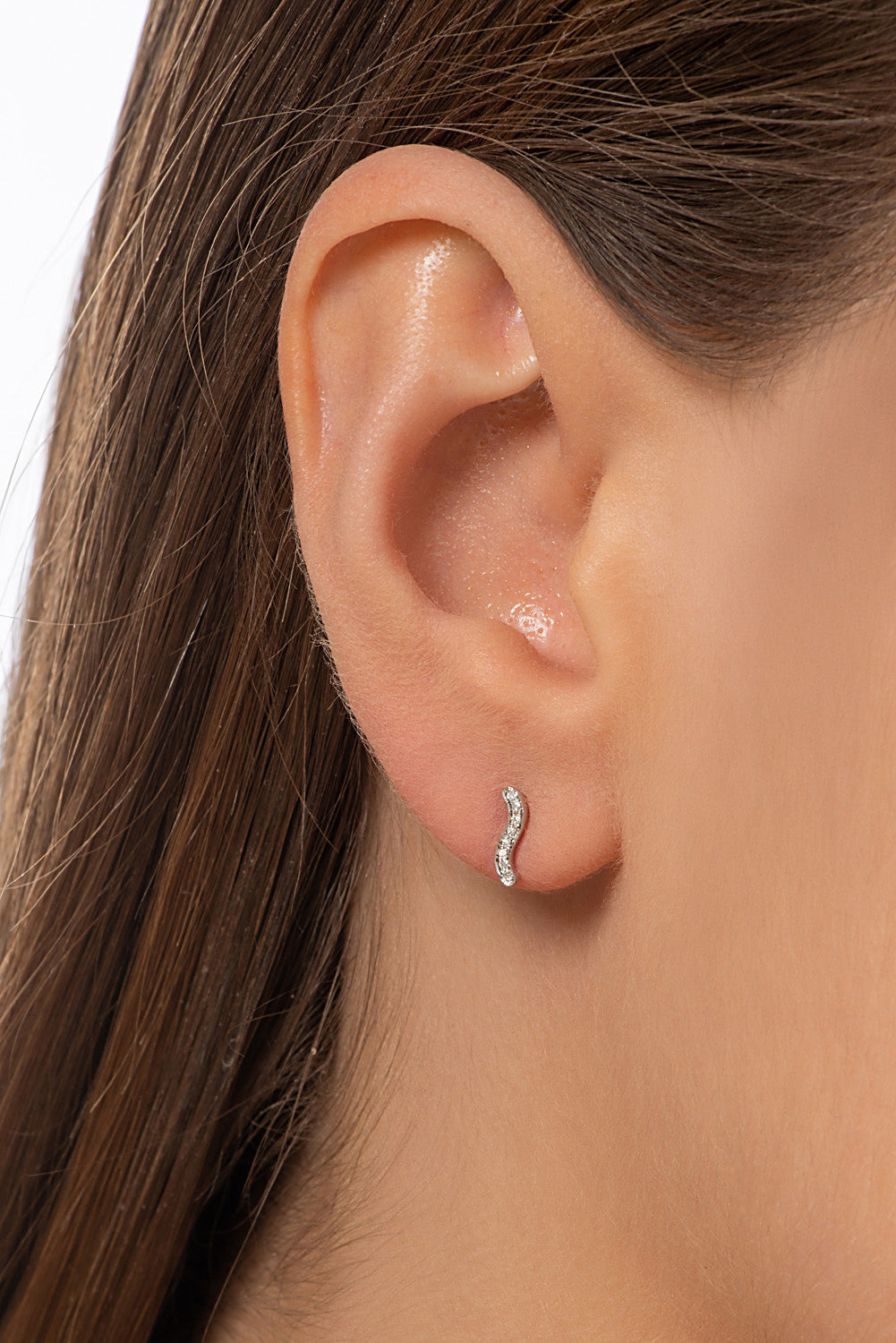 Diamond Earrings. Earring for Gift. Stud Earring. Anatol. Gift. Everyday earring. Easy to wear earring. Sparkly earring. Anatol Jewelry. Fine Jewelry. Golden Hall. Kifissia. Χρυσό σκουλαρίκι. Σκουλαρίκι καρφωτό. Σκουλαρίκι με διαμάντια. Χρυσά κοσμήματα. Κοσμήματα Κηφισιά. Σκουλαρίκι με μπριγιάν.